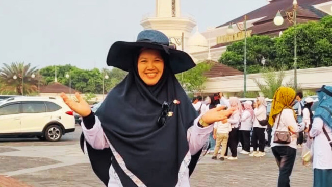 Dini Fitria, Kepsek SMAN 1 Cimarga (Instagram @sman_1cimarga)